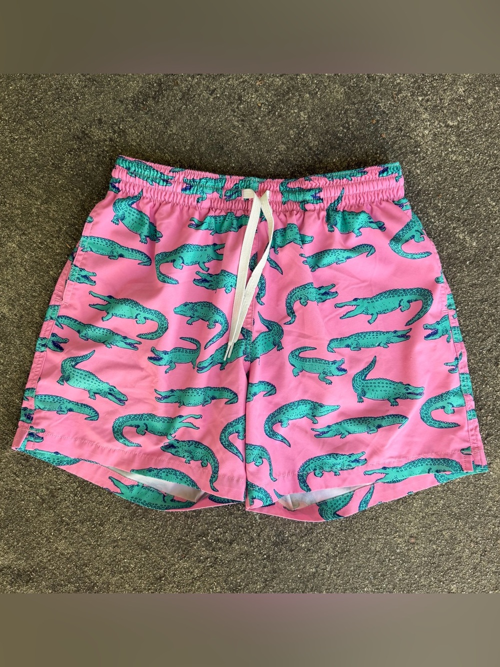 Chubbies The Glades 5.5” Swim Trunks Med Mesh Liner Quick Dry Stretch Alligator